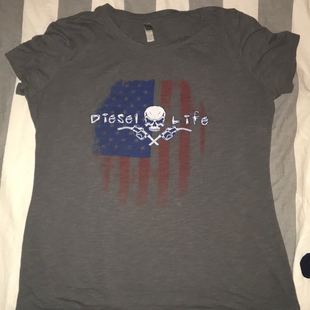 NEXT LEVEL🇺🇸💀 “DIESEL LIFE” GRAY AMERICAN FLAG SKULL GUN PISTOL TSHIRT Women XXL - Picture 4 of 6